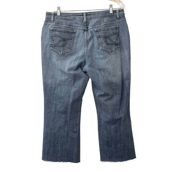 Chico's Platinum Solitaire Capri Cutoff Style Denim Jeans Fashion Size 3 (16) - Picture 2 of 8